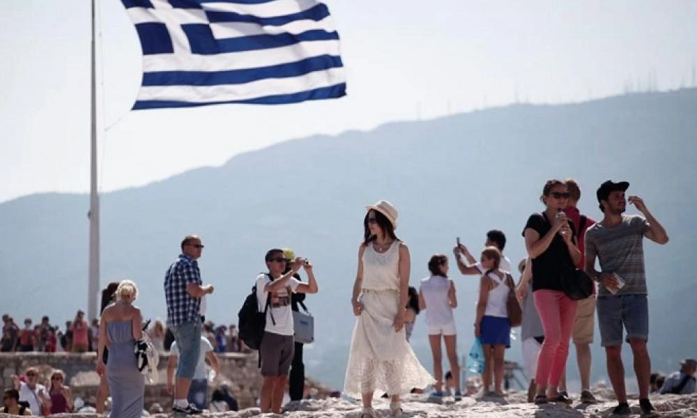 ΙΝΣΕΤΕ: Σε ιστορικά υψηλά η συμβολή του τουρισμού στην ελληνική οικονομία